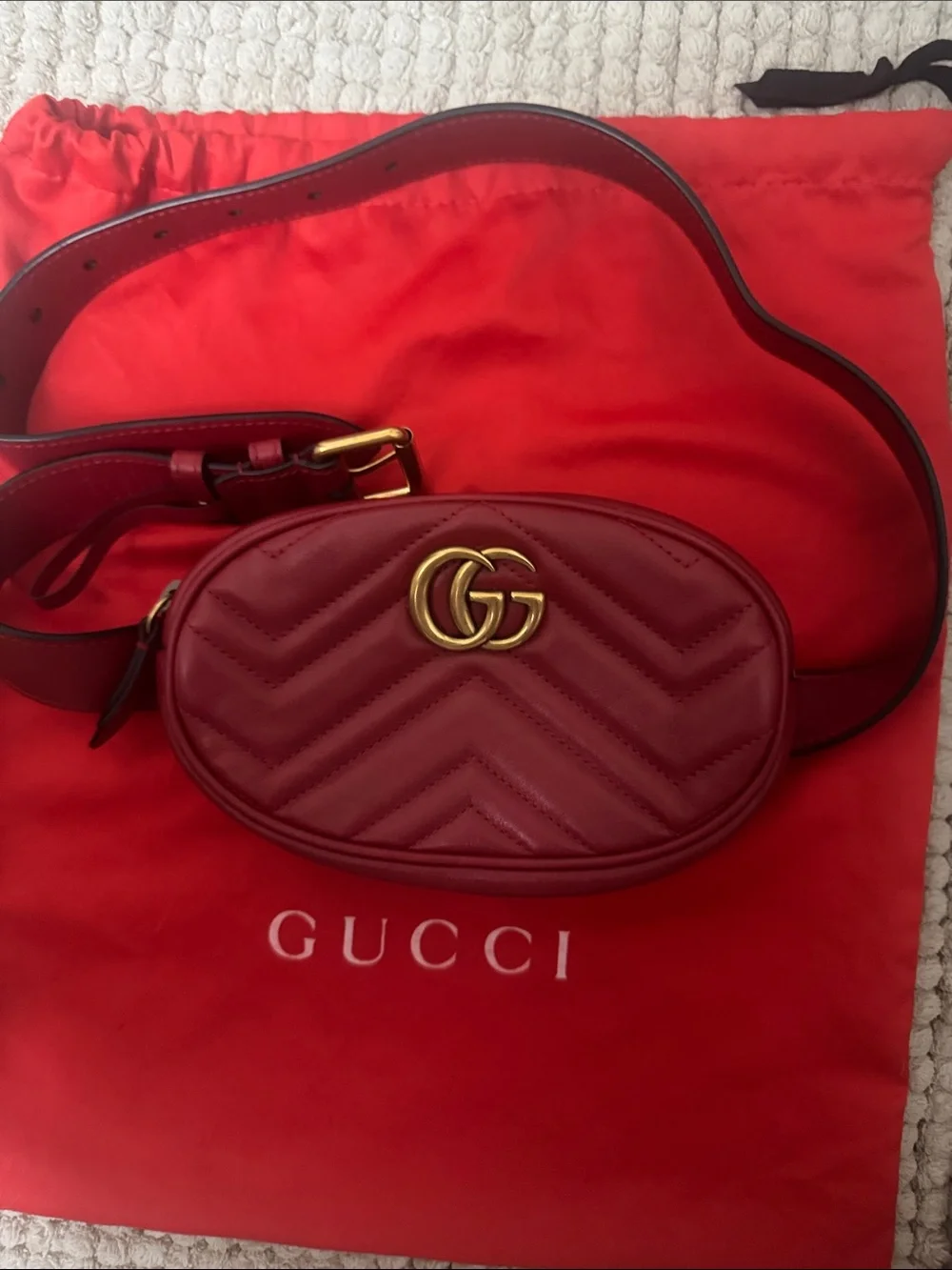 Gucci compact chevron